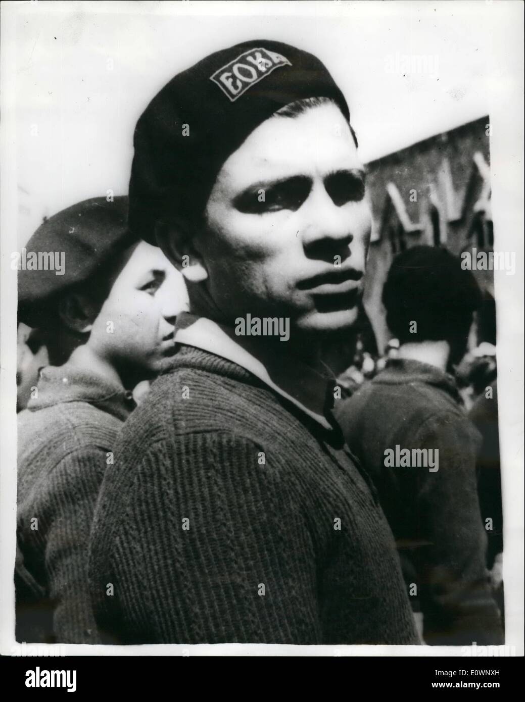 01 janvier, 1964 - Les Chypriotes turcs offrent &pound;10 000 pour le nombre de Chypriotes grecs. Journaliste : il a été rapporté de Nicosie-que les chefs de la minorité turque de Chypre ont offert un prix de 10 000 &pound;pour le meurtre du journaliste chypriote grec Nikos Sampson. Sampson arrivé sur la scène publique dans l'insurrection de 1956 - lorsqu'il a dirigé les parts du mouvement underground chypriote dans le tir des attaques contre des forces de sécurité britanniques en 1956 Banque D'Images