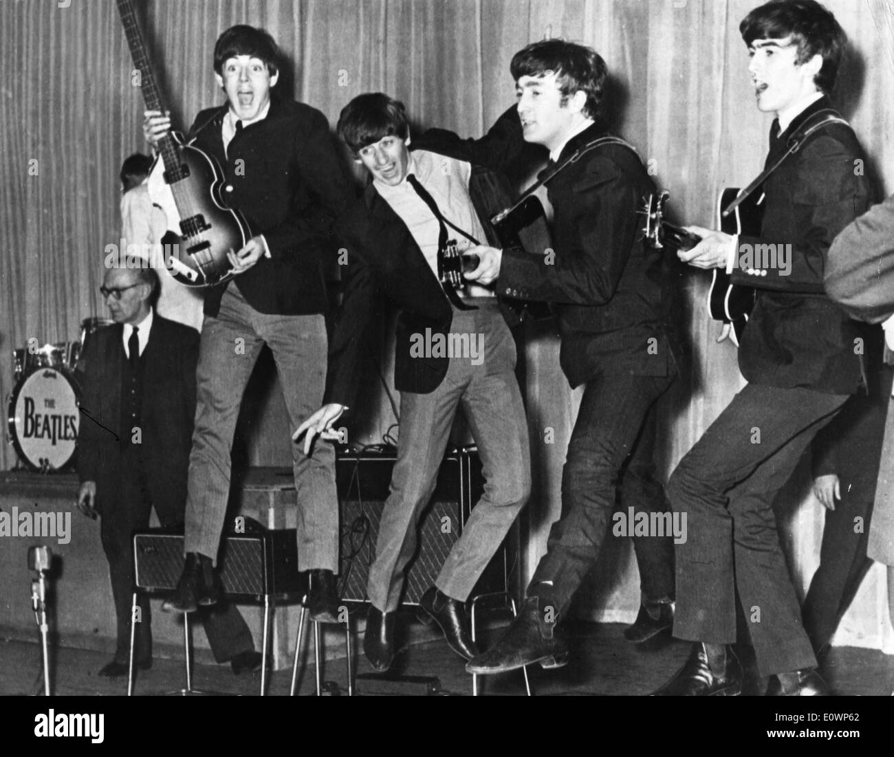 Les Beatles sautant en l'air en répétition Banque D'Images