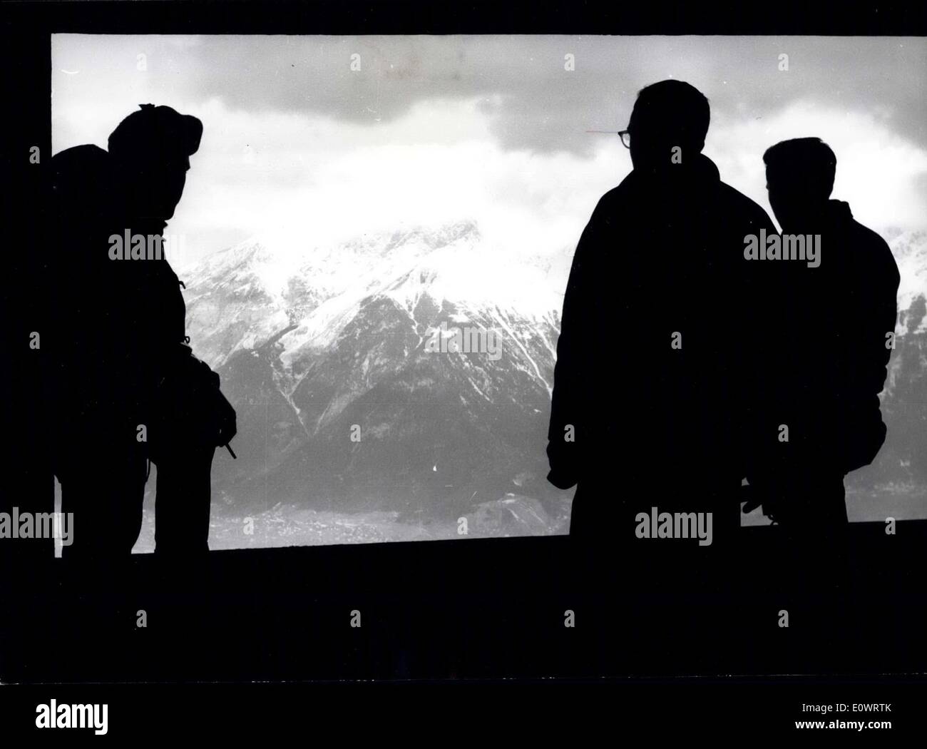 10 févr. 06, 1964 - s'il n'y a pas vraiment de sports autour d'Innsbruck, les gens loso ont beaucoup de temps pour se reposer. Parce qu'il y a Banque D'Images