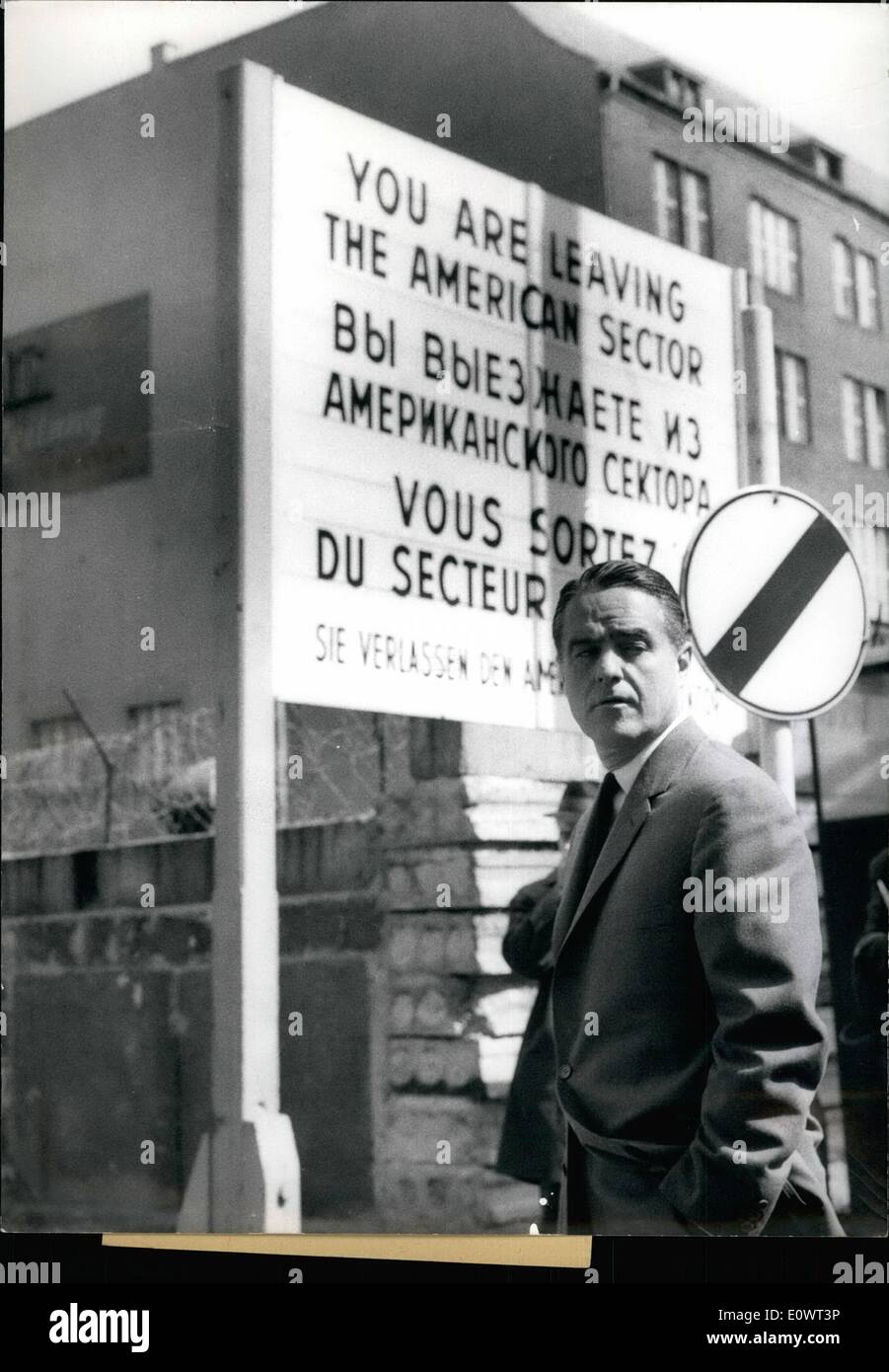 Avril 04, 1964 - Sargent Shriver à Berlin. Le directeur de l'US Peace Corps, Sargent Shriver, arrivée à Berlin pour un jour deux Banque D'Images