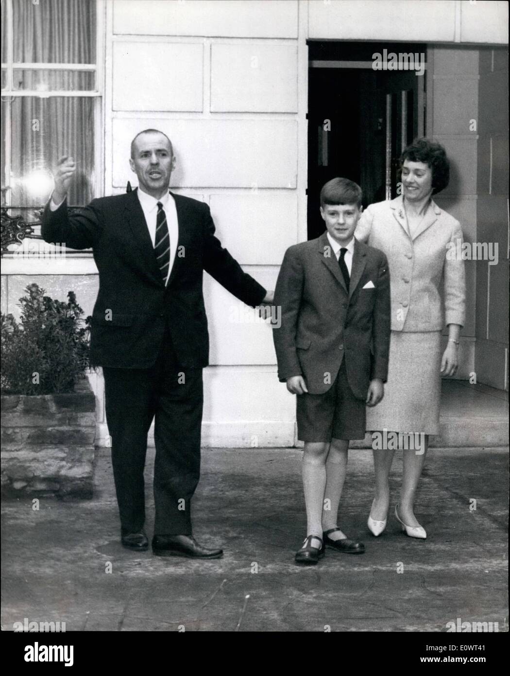 Avril 04, 1964 Greville Wynne arrive à son domicile de Chelsea