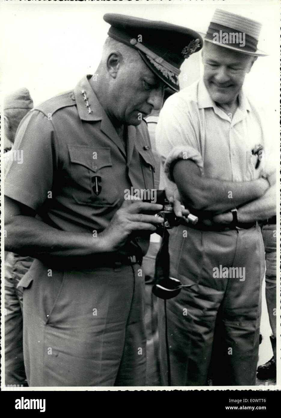 Mar. 03, 1964 - L'Ambassadeur Henry Cabot Lodge avec le général Paul D. Harkins Commandant de l'assistance militaire américaine au Vietnam. Banque D'Images