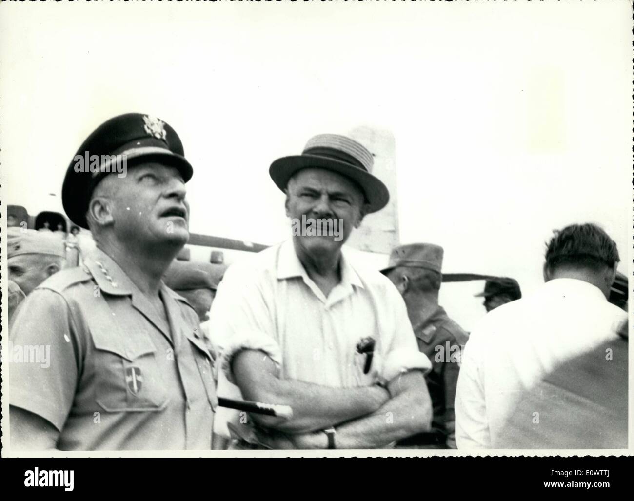 Mar. 03, 1964 - L'Ambassadeur Henry Cabot Lodge avec le général Paul D. Harkins Commandant de l'assistance militaire américaine au Vietnam. Banque D'Images