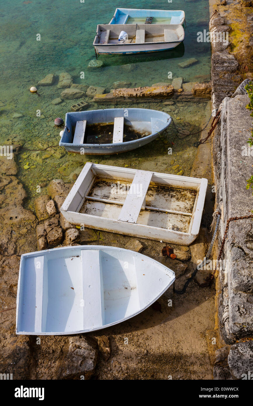 Chaloupes attaché à un Bermuda à marée basse. Banque D'Images