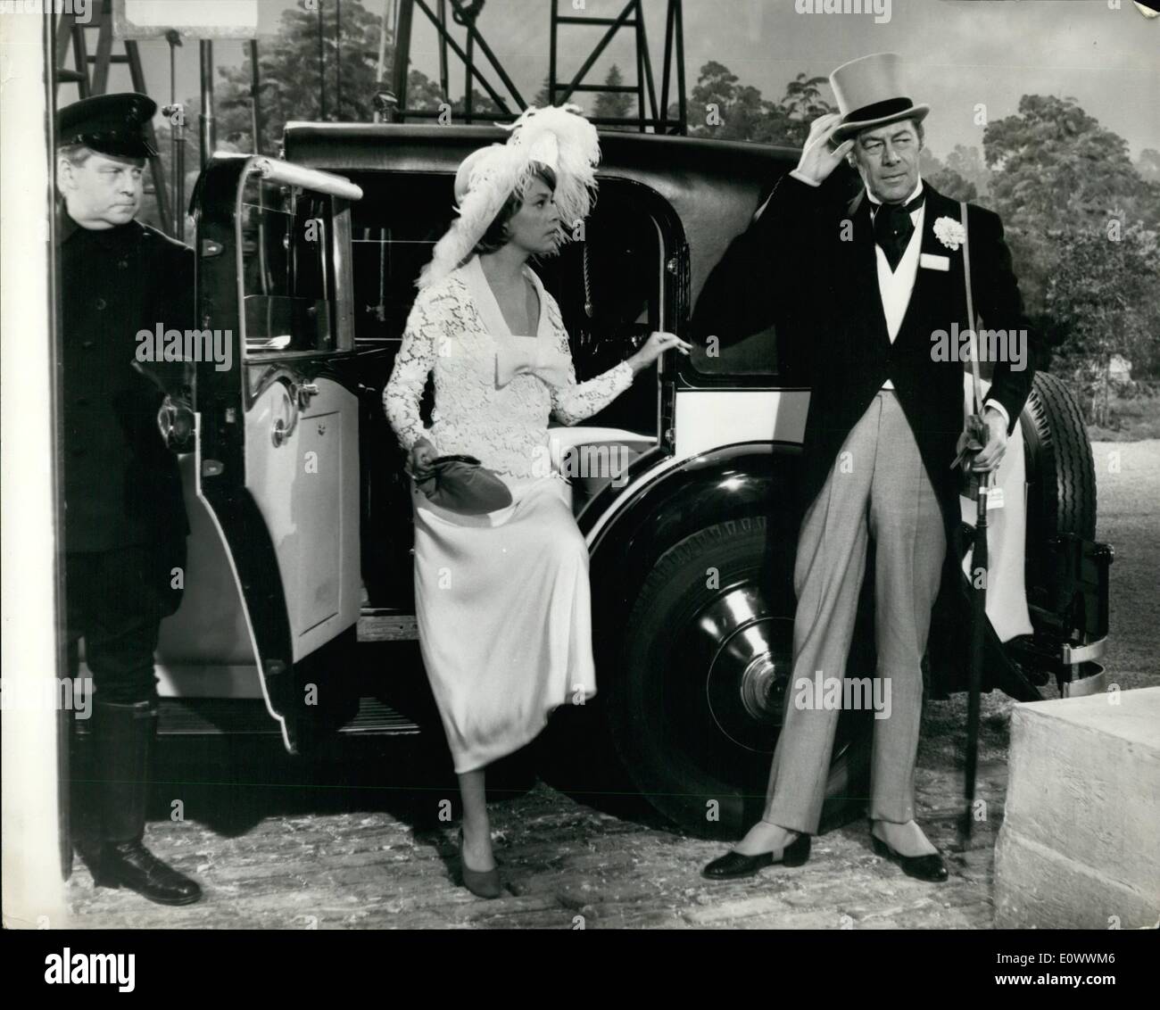 Mai 05, 1964 - Rex Harrison dans ''La Rolls Royce jaune''. Le tournage a  commencé à Elstree Studios sur l'Anatole de Grunwald production de ''La  Rolls Royce jaune'', un film avec le