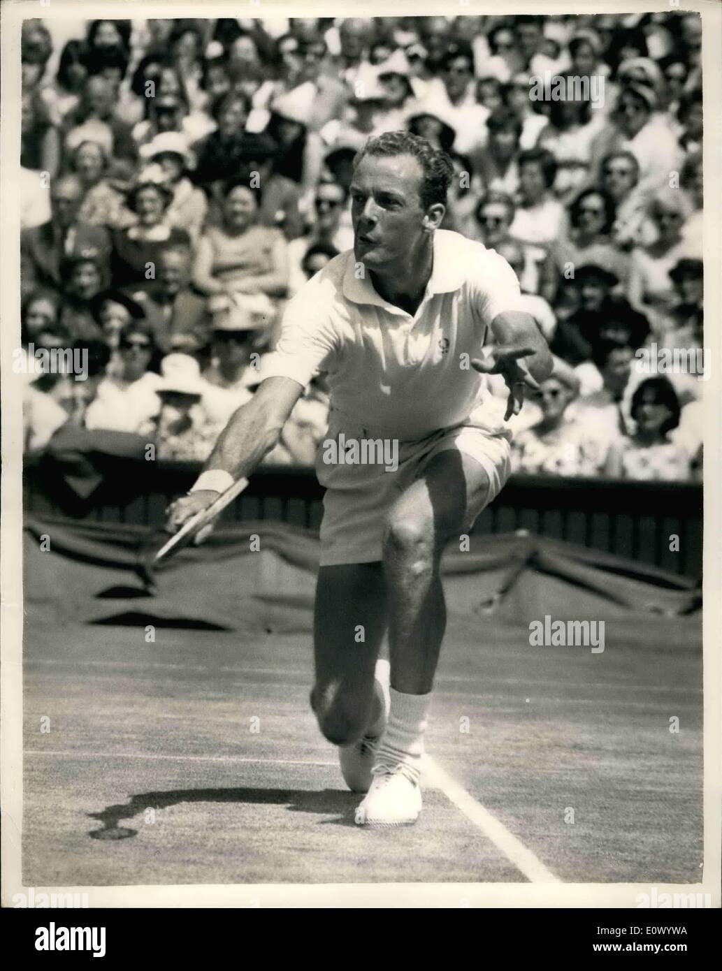 Juillet 07, 1964 - championnat de Wimbledon - Men's semi-finales. Fred Stolle en jeu. Photo montre Fred Stolle Australie en jeu d Banque D'Images