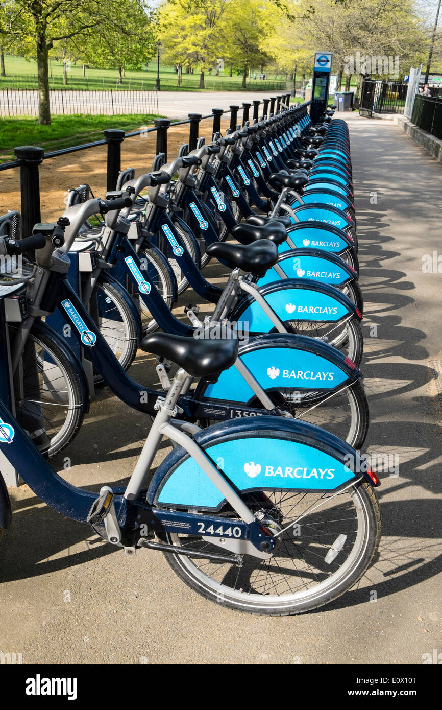 Des vélos de location dans la région de Hyde Park Londres Royaume-Uni Banque D'Images