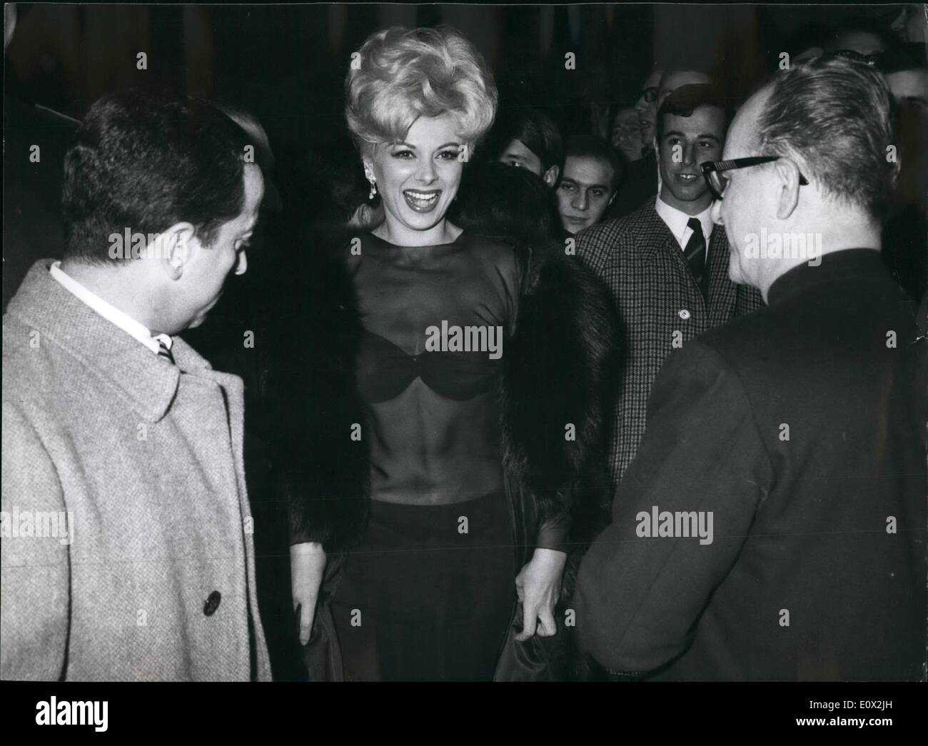 01 janvier 1965 - Rome 8.1.65  = Le Gala pour la nouvelle comédie musicale ''Ciao Rudy'' (Bye bye Rudy), par Garinei et Giovannini, Banque D'Images