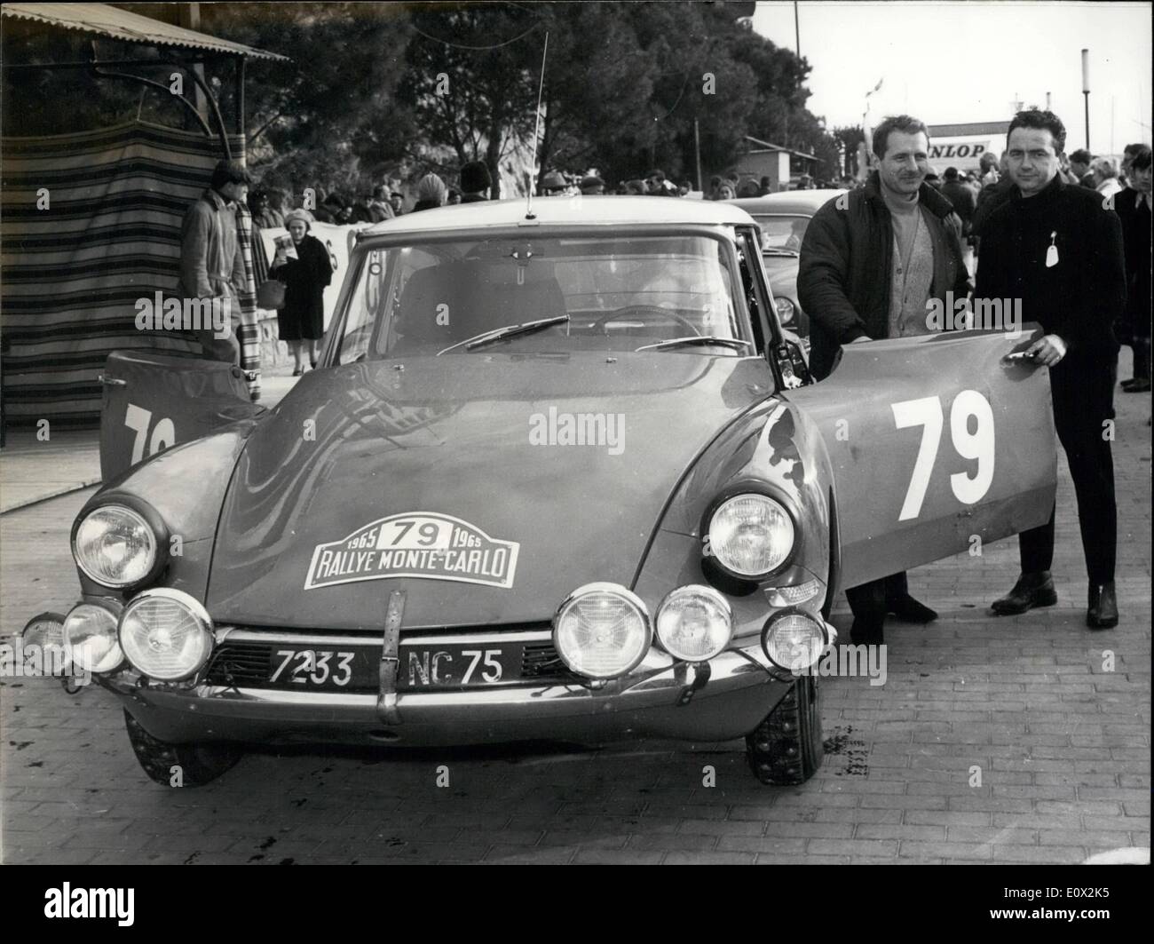 01 janvier 1965 - Rallye de Monte Carlo Photo par fil : photo montre Jean  Belge Demortier & Lucien Byanchi, une des deux seules équipes qui n'ont pas  été sanctionnés, que l'on