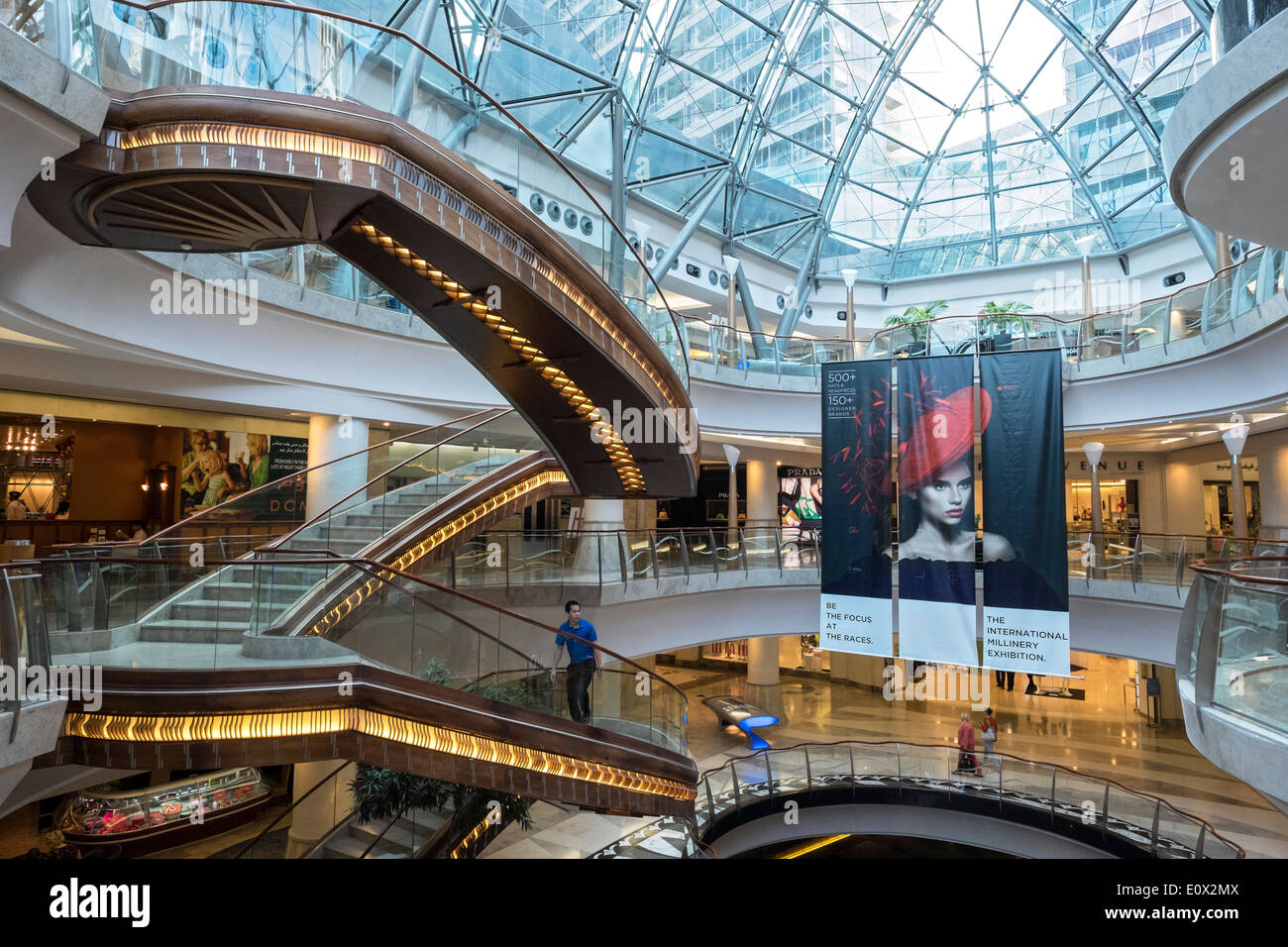 Intérieur du centre Burjuman Shopping Mall à Dubaï Émirats Arabes Unis Banque D'Images