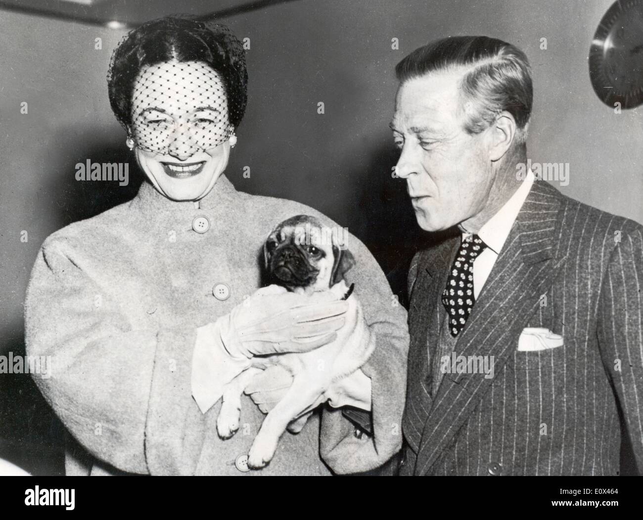 Édouard VIII et Wallis Simpson avec leur terrier Pug Disraeli Banque D'Images