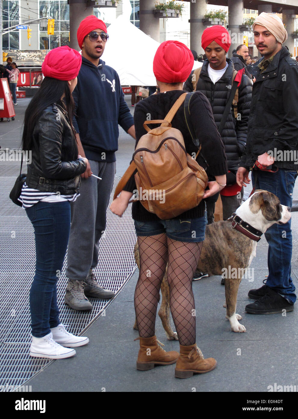 Turbin jusqu'au Yonge-Dundas Square, Toronto, Ontario. Banque D'Images