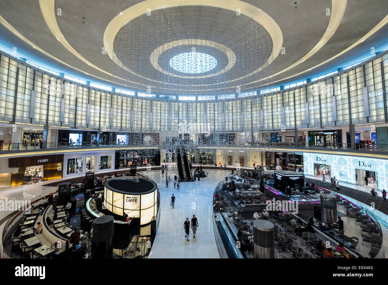 L'intérieur de la mode de luxe de l'atrium de l'avenue des boutiques de mode au centre commercial de Dubaï en Émirats Arabes Unis Banque D'Images