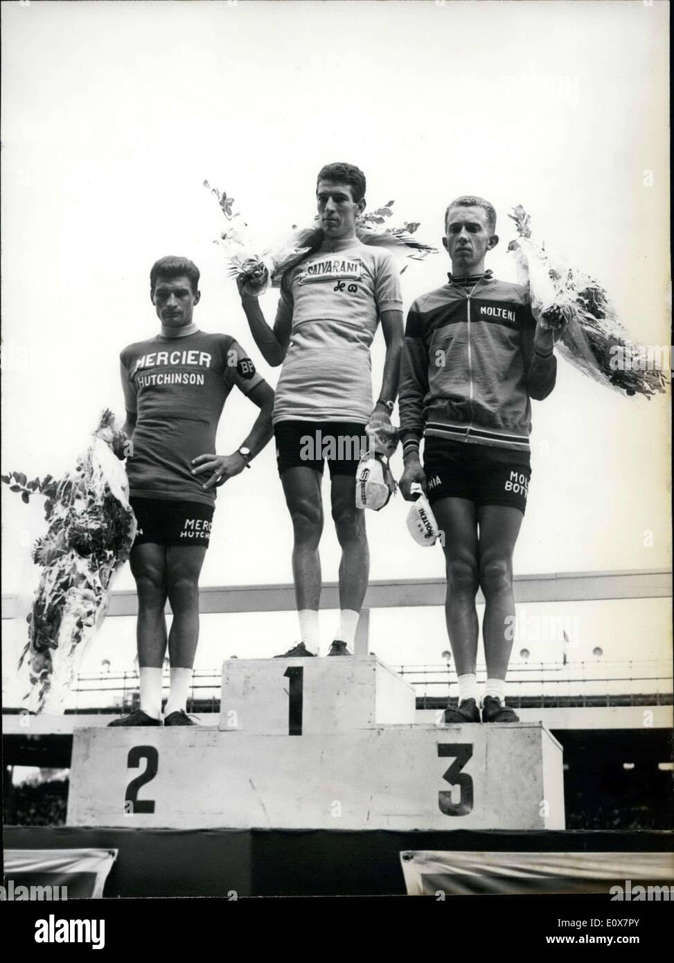 Juillet 14, 1965 - L'Italie a gagné le Felice Gimondi 1965 Tour de France, à la Raymond Poulidor en seconde et de l'Italie Motta en troisième. Banque D'Images