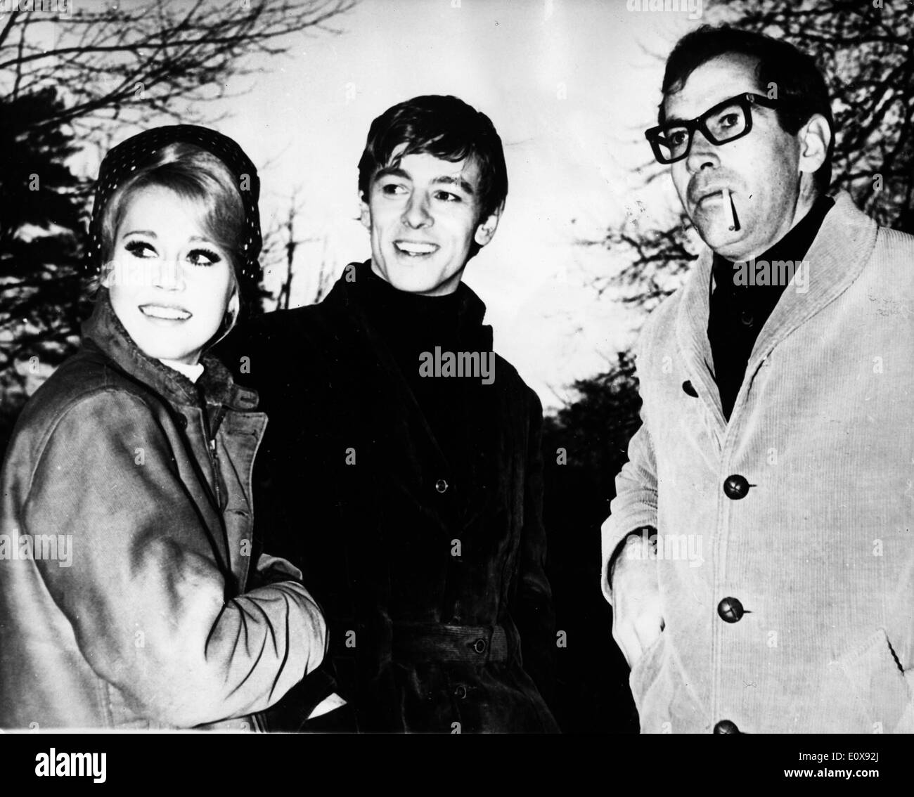 L'actrice Jane Fonda avec son mari Roger Vadim et co-star Peter McEnery Banque D'Images