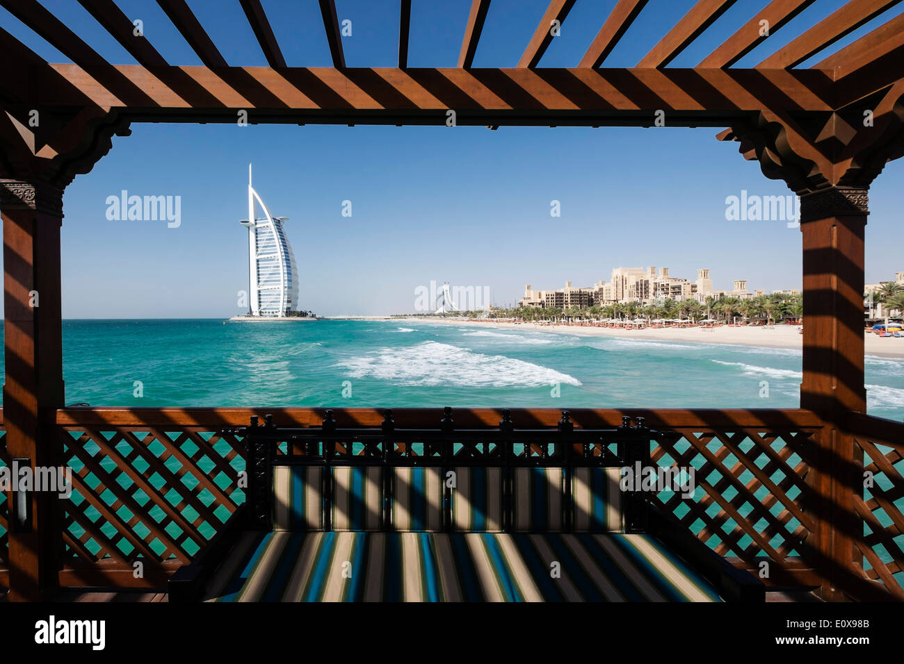L'hôtel de luxe Burj Al Arab et Madinat Jumeirah hotels à côté de Dubaï Émirats Arabes Unis Banque D'Images