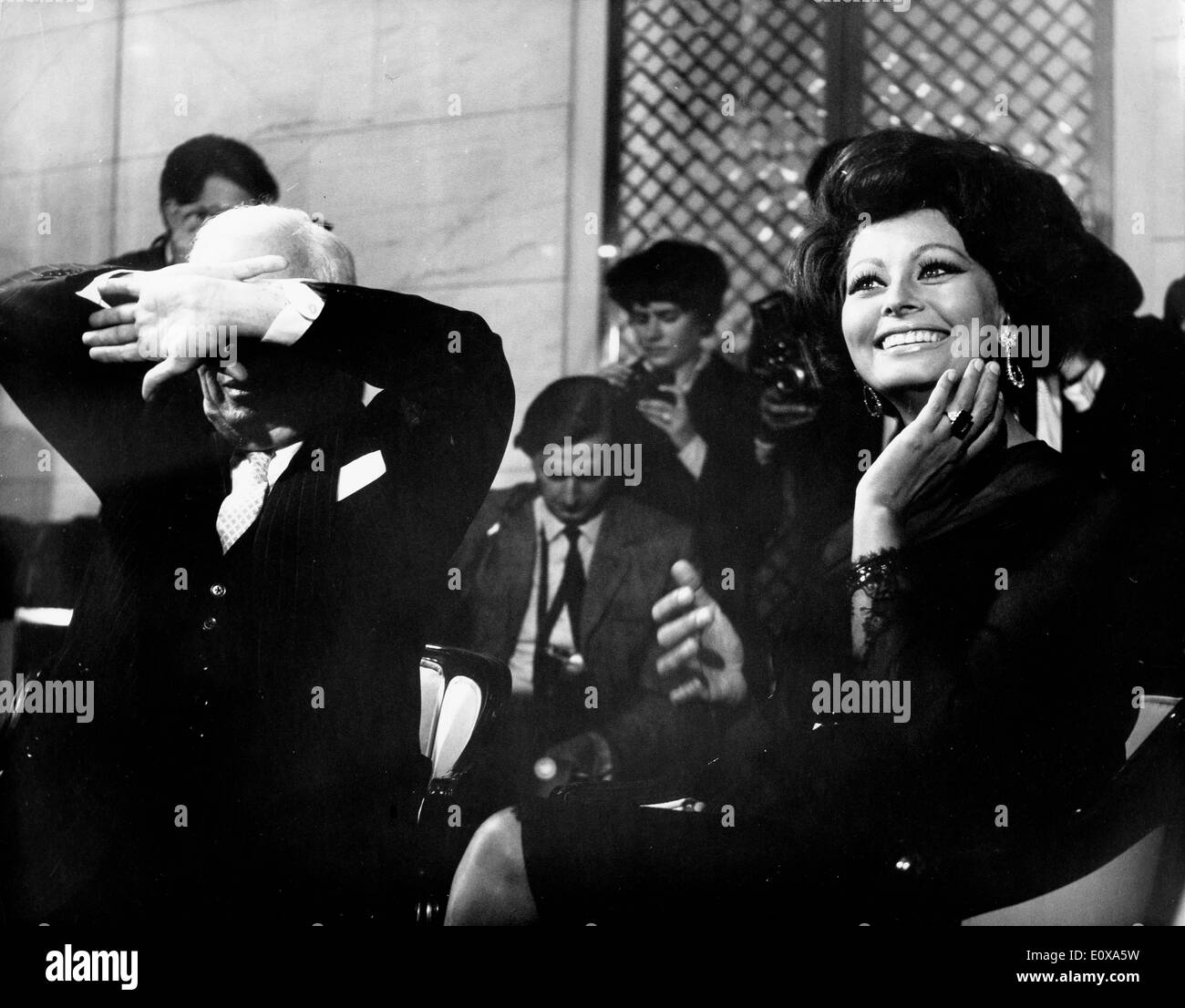Actrice Sophia Loren avec le réalisateur Charlie Chaplin Banque D'Images