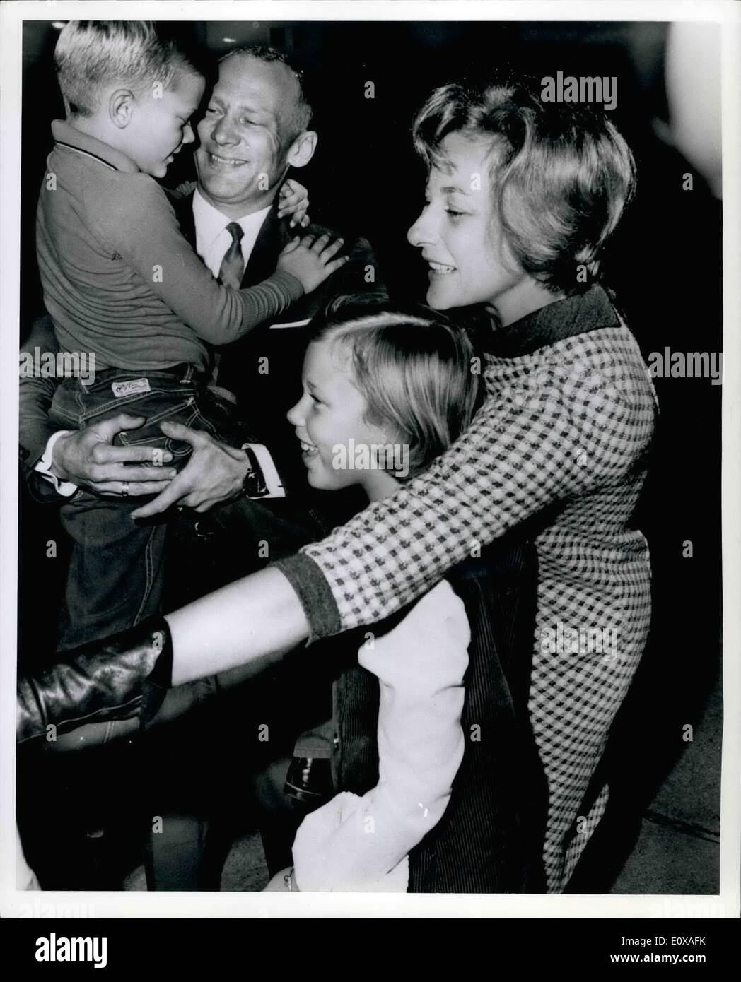 01 janvier 1966 - Houston, Texas : astronaute Edwin Aldrin avec femme et enfants. Source : vaste monde Banque D'Images