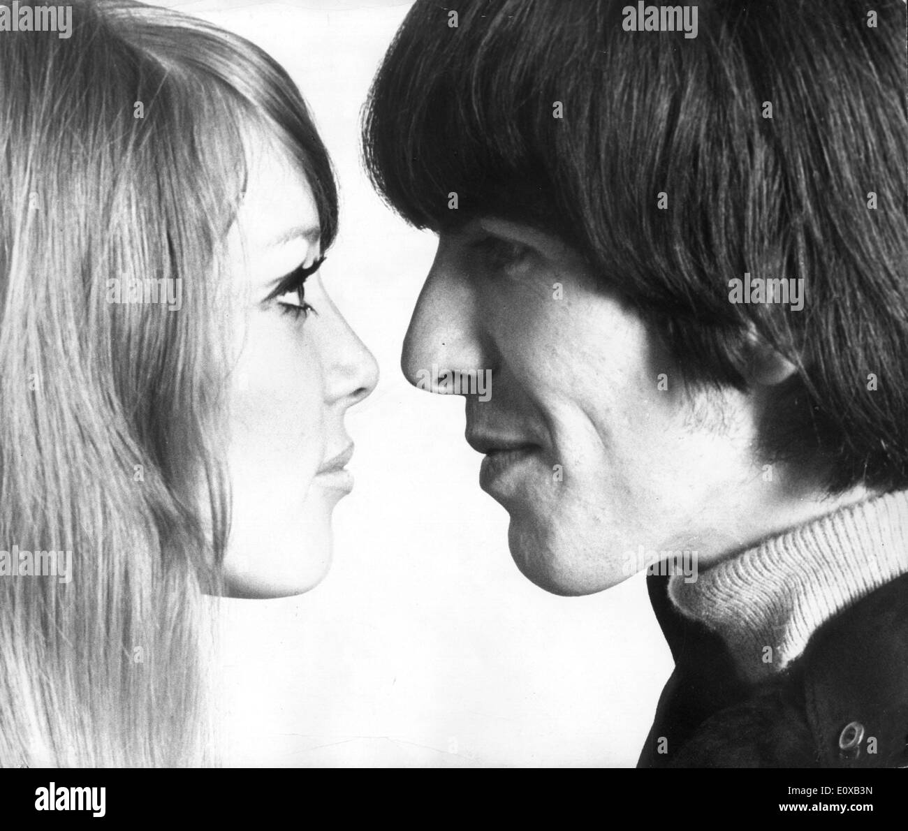 Portrait de George Harrison et sa femme Pattie Boyd regardaient Banque D'Images