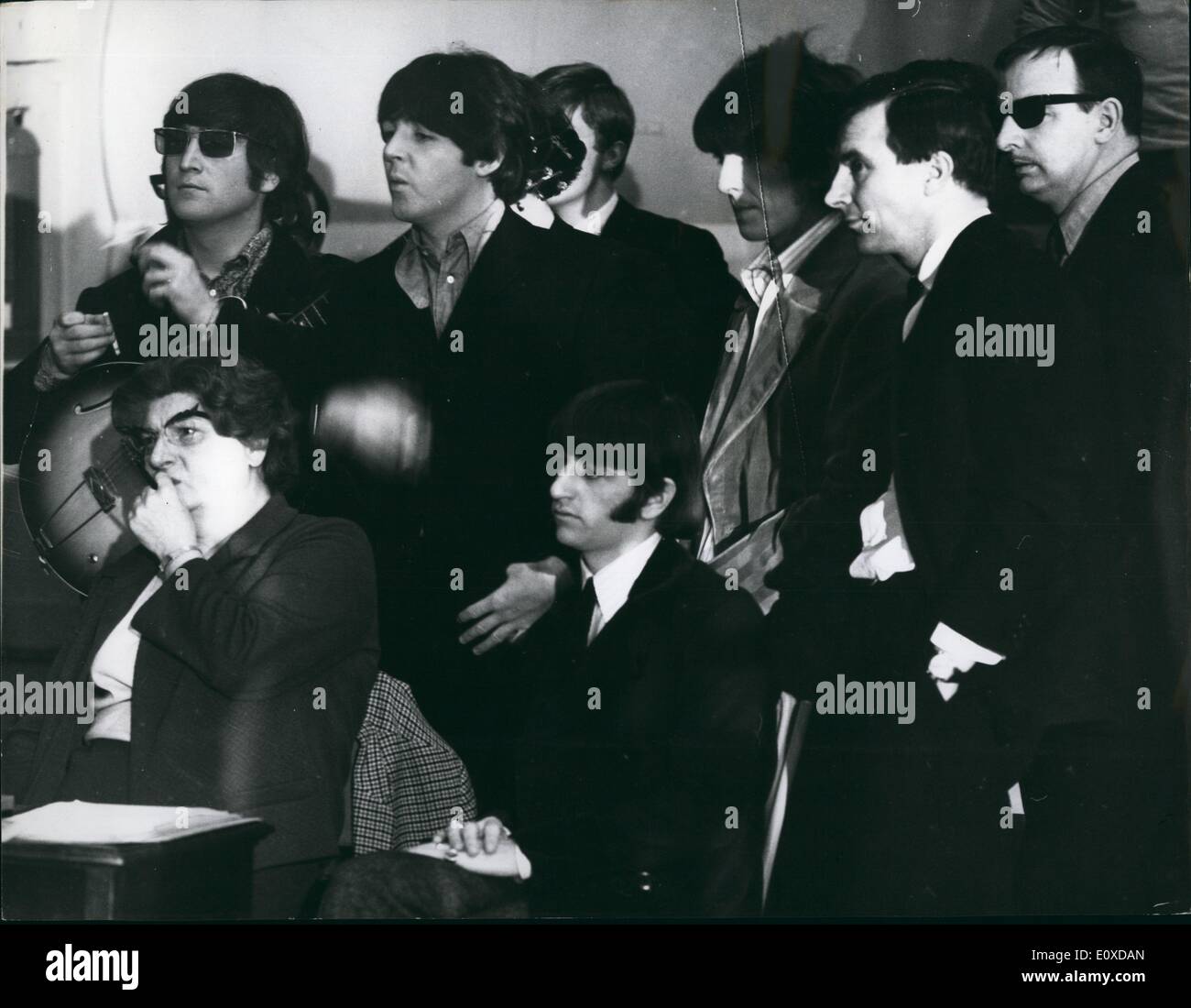 Mai 05, 1966 - Les Beatles pour la télévision en couleurs : les studios de  télévision de l'IME a été le théâtre ce matin des Beatles faire un télé-enregistrement  pour un encart