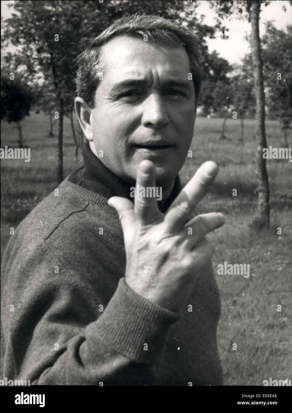 13 mai 1966 - le savez bien italoamerican singer Perry Como, est à René d'enregistrer ses chansons. Aujourd'hui, loin de son public habituel, il est allé à l'Oligiata golf près de Rome, à jouer. Banque D'Images