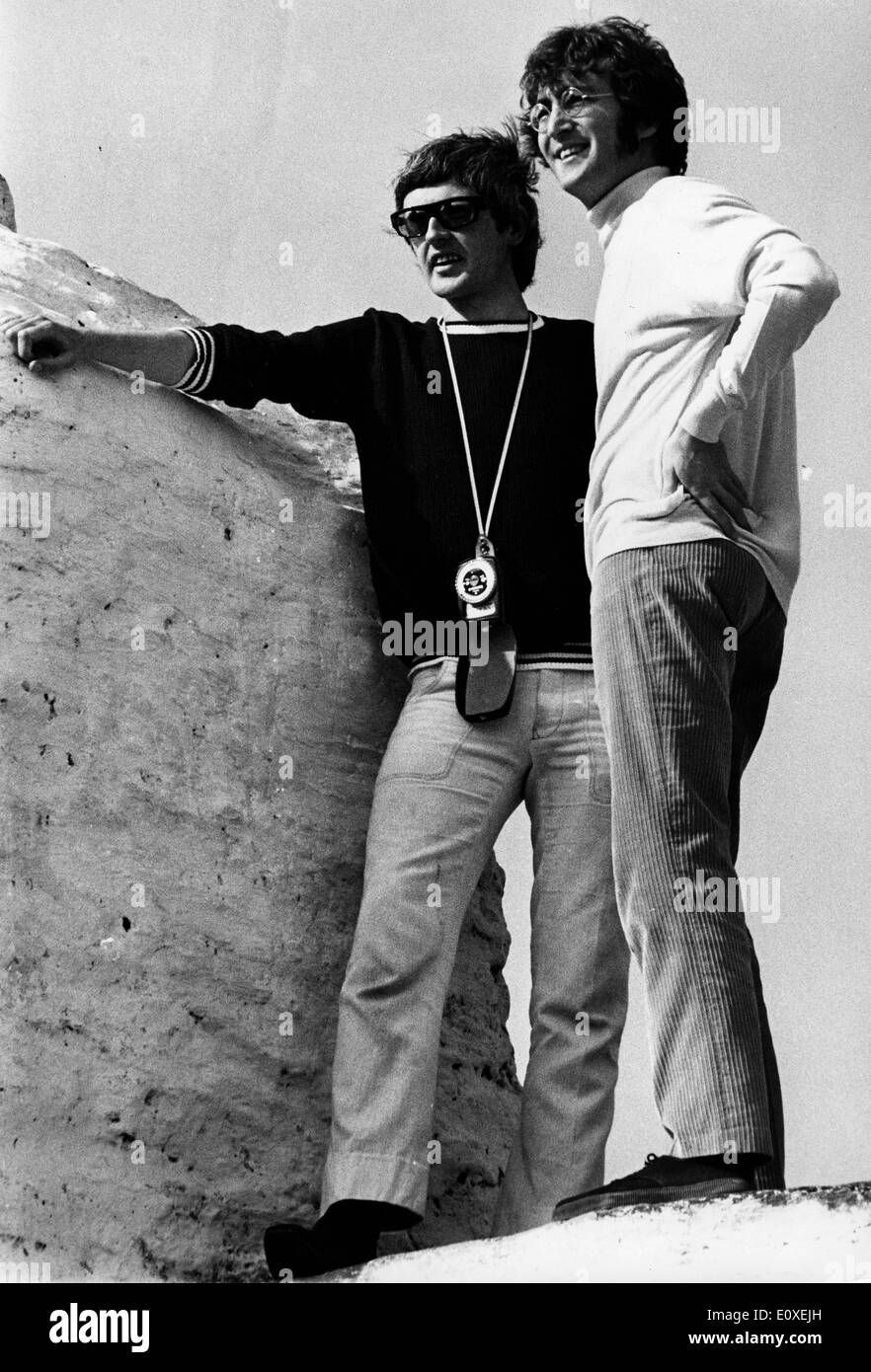 Beatles John Lennon et Paul McCartney sur l'ensemble d'une vidéo musicale Banque D'Images