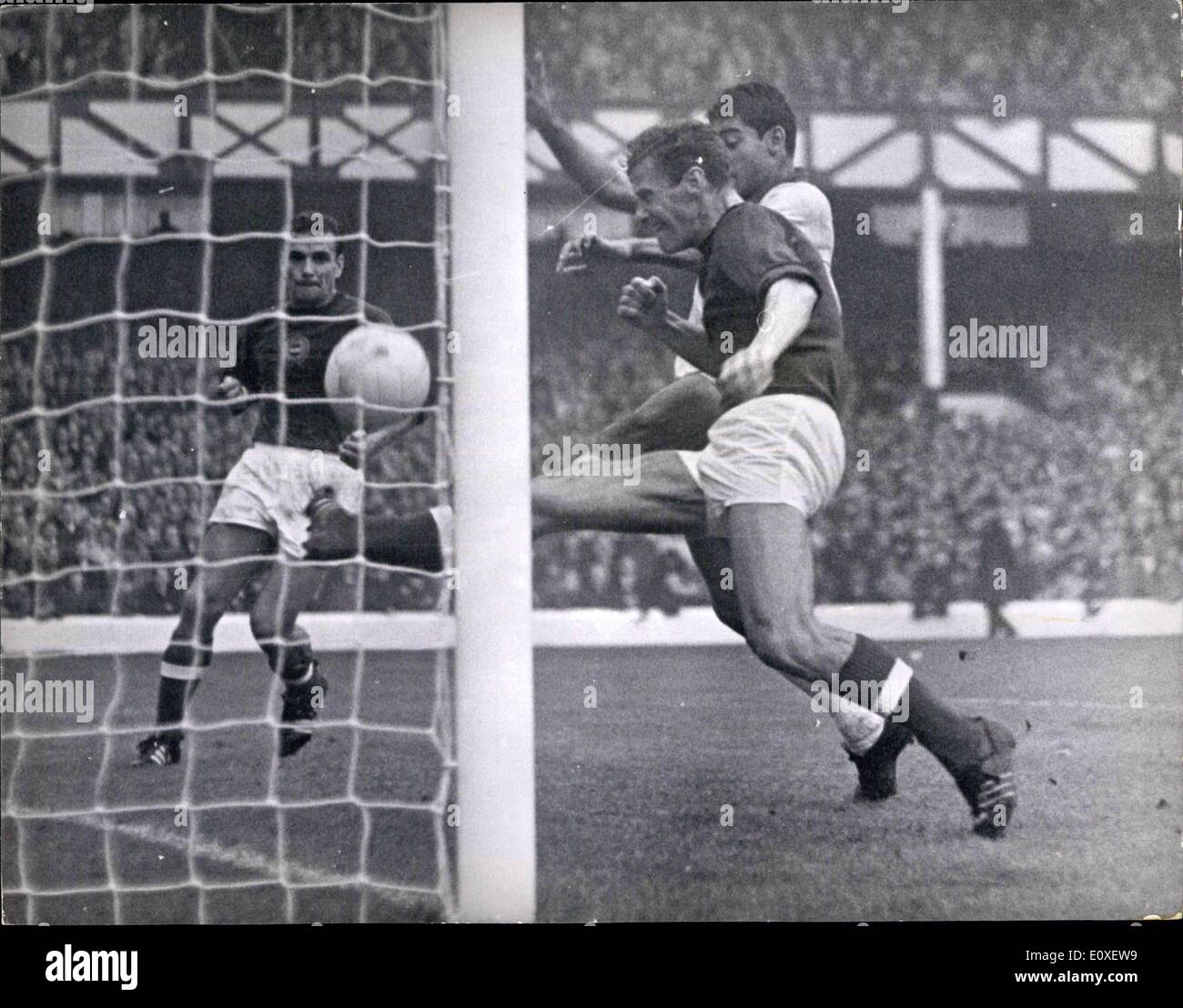 FOOTBALL L'EQUIPE COUPE DU MONDE 1966 ANGLETERRE FRANCE 2-0