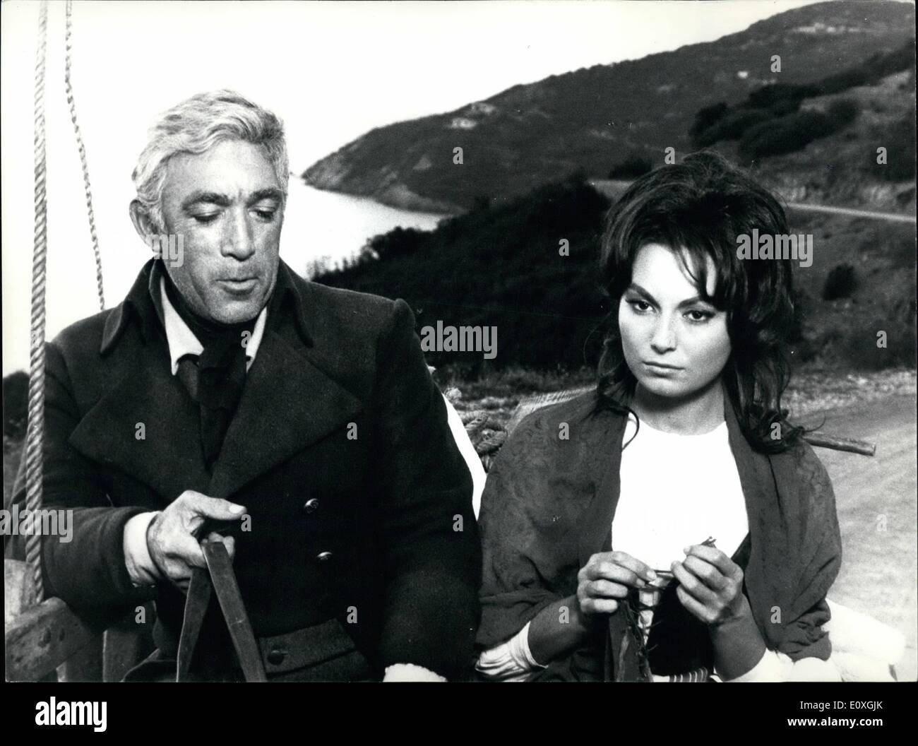 Le 12 décembre 1966 - une grande distribution d'acteurs est à l'île d'Elbe pour travailler dans le film ''The Rover'' réalisé par Terence Young et d'après le roman de Joseph Conrad, produit bby Alfredo Bini. Les étoiles sont Rosanna Schiaffino, Anthony Quinn, Richard Johnson Rita Hayworth. Banque D'Images