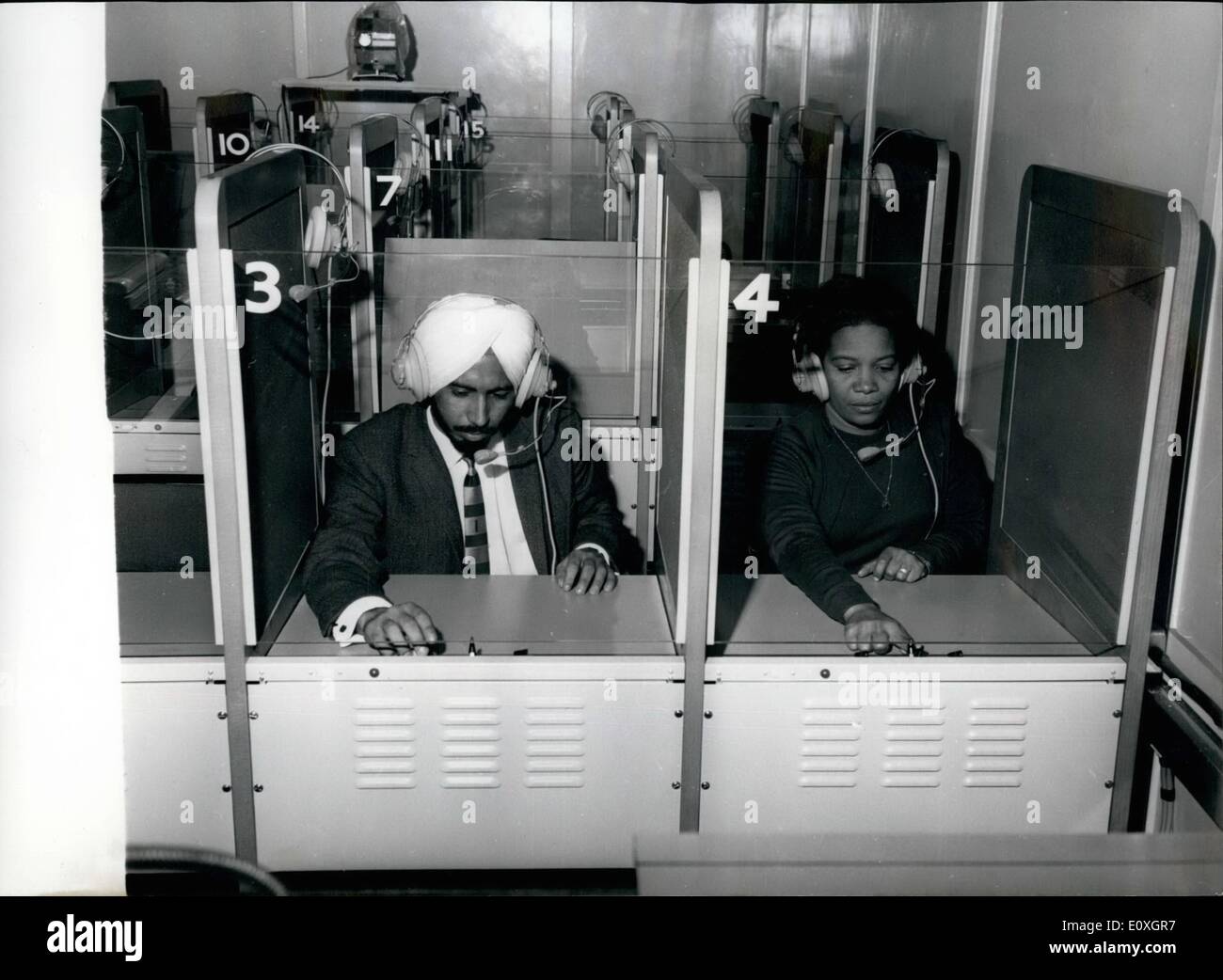 10 octobre 1966 - LES IMMIGRANTS À ENSEIGNER À LONDRES, : entre 20 et 30 professeurs qualifiés des pays du Commonwealth, participez à Banque D'Images