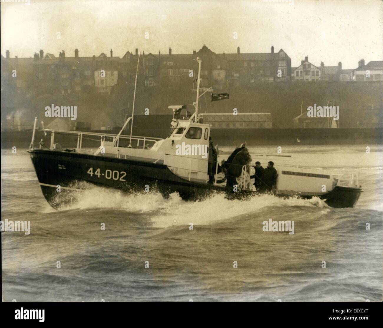 12 décembre 1966 - essais du nouveau bateau de 44 pieds en acier à Lowes : Le bateau à moteur 44-002 John F. Kennedy, qui porte le nom de feu président des États-Unis, est le forst d'une flotte de six bateaux à moteur en acier de 44 portes qui dans les mois à venir entrera en service avec la R.N.L.I. La destination finale du John F. Kennedy, qui est en partie financé par un héritage de 20,000 laissé par Mlle Gibson Dublin. Irlande Banque D'Images