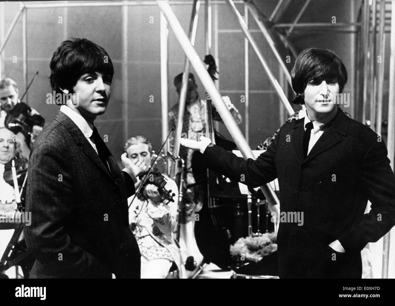 Les Beatles Paul McCartney et John Lennon film plat Banque D'Images