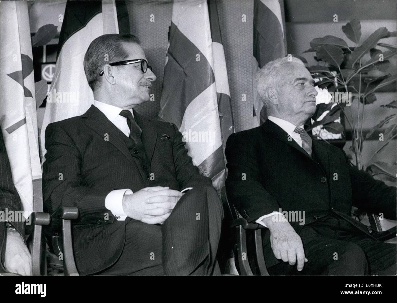 10 octobre 1966 Canada - Inauguration du métro de Montréal : Le Dr H. Daniel Johnson-Premier goebec ministre de Louis Joxe el H. Ministre française Reresen dans le gouvernement français pour l'occasion un vieux rêve de 50 ans est venu à travers. Banque D'Images