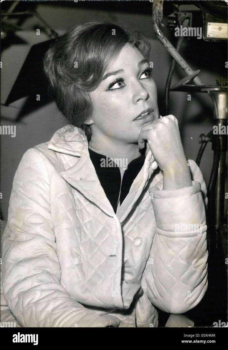 28 octobre, 1966 - Shirley MacLaine pendant la prise ''Woman Times Seven' Banque D'Images