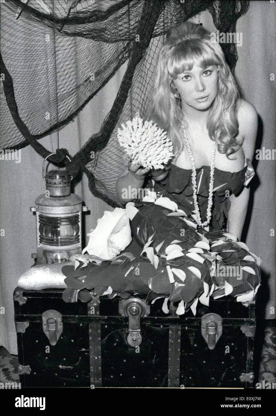 Janv. 05, 1967 - Berlin actrice Britt Lindberg veut errer dans le ''Land de  Neptune'' dans les semaines à venir ! Que d'une sirène, la jeune femme  aimant s'amuser, qui préfèrent visiter