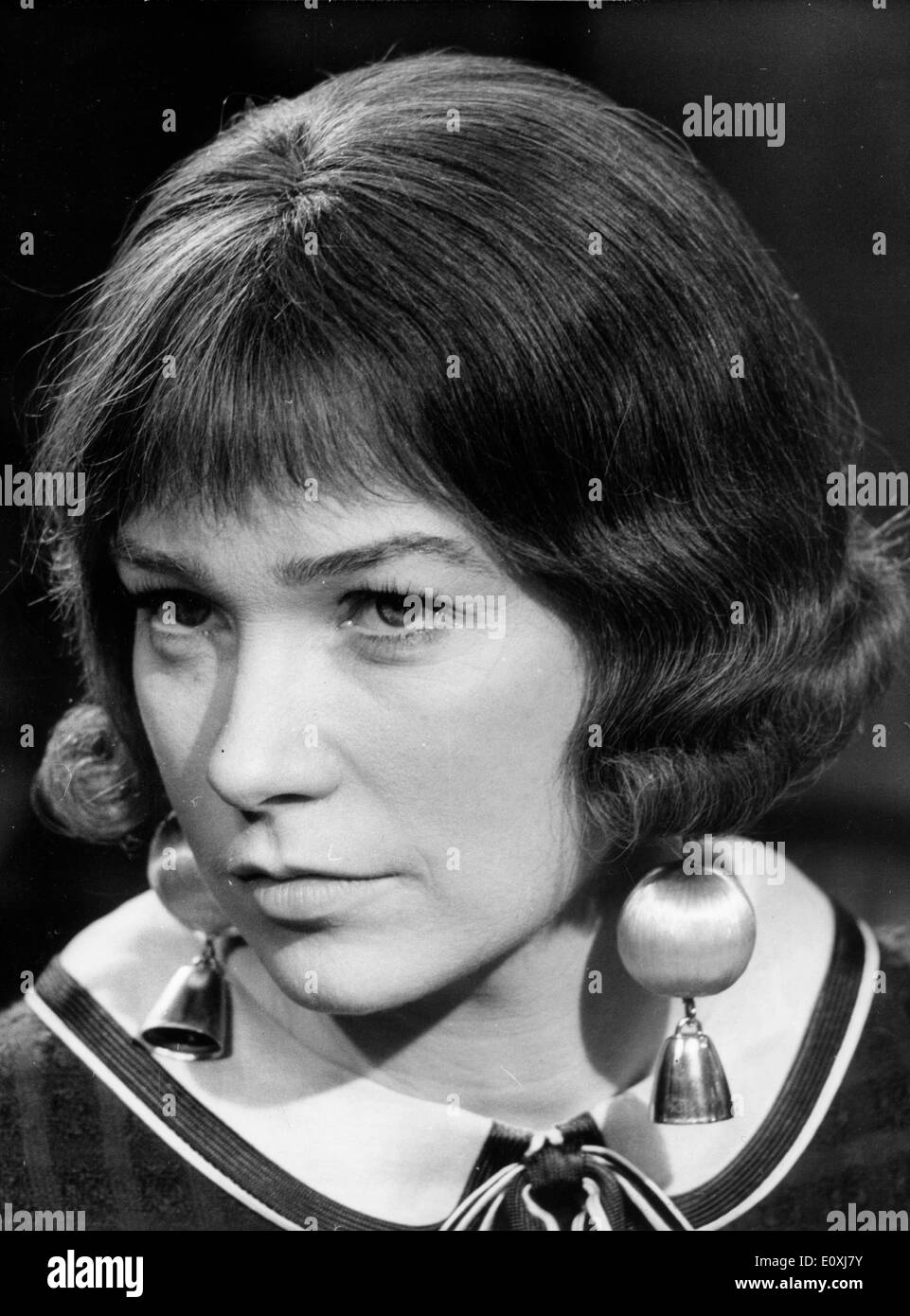 L'actrice Shirley MacLaine dans une scène de "Les femmes sept fois' Banque D'Images