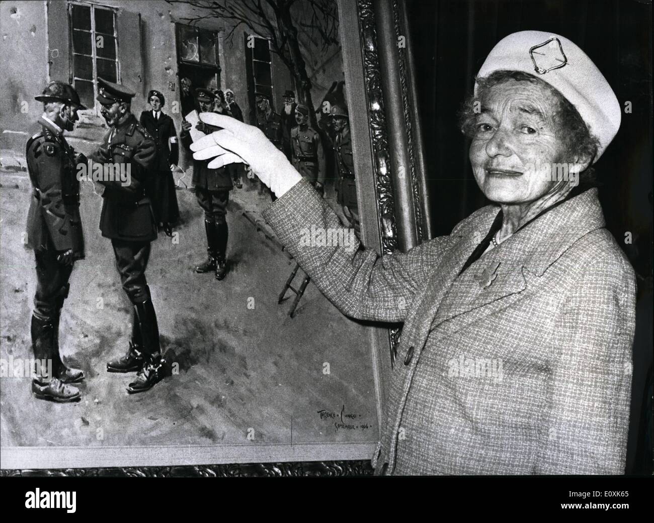 Mai 05, 1967 - un pays Parson's Daughter apparaîtra en personne et aussi dans une peinture de l'héroïsme de son père. 80 ans Mlle Hardy, un pays parson's daughter sera présent lors de la bataille de son père l'héroïsme est révélé par le maréchal Sir Richard Hull, chef d'état-major de la Défense, lorsqu'il dévoile une peinture à l'huile de l'Recerend Theodre Bayley Hardy, qui a remporté le C.C., D.S.O et M.C pendant 11 mois de la première guerre mondiale. La photo par Terence Cuneo, est basée sur une photographie du roi George V. investir Mr.Hardy avec le V.C dans une ferme en France en août 1918 Banque D'Images