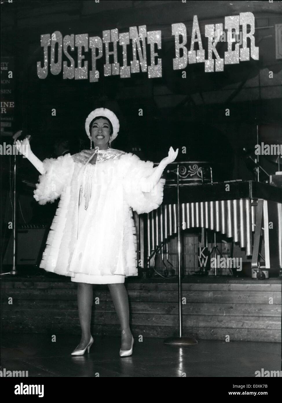 Mar. 03, 1967 - Joséphine Baker à Zurich. : Josephine Baker (communiqués de  l'âge de 61 ans) a tenu une soirée concert à Zurich Photo Stock - Alamy