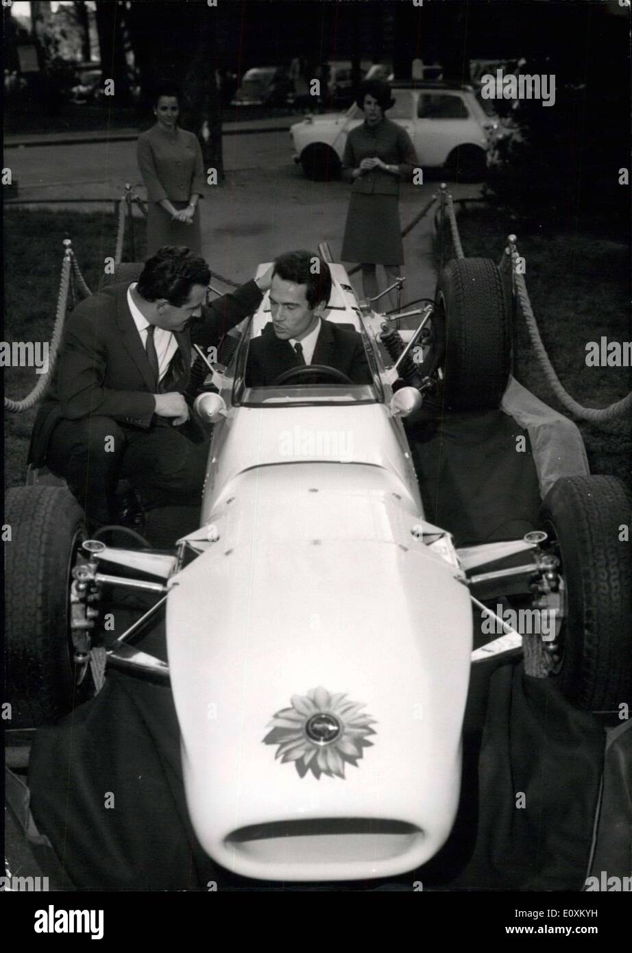 23 mars 1967 - Matras pour Pau Car Race. Deux Matras III conduit par Philippe Vidal et français Robert Challoy prendra part Banque D'Images