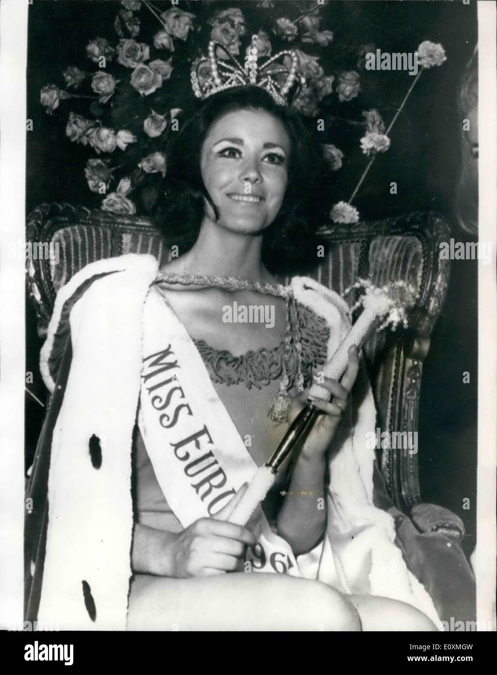 Juin 04, 1967 - 4.6.67 Miss Espagne remporte l'"Mlle EuropeÃ' contest à Nice Ã¢â€" Paquita Torres Perez, Ã'"Mlle Banque D'Images