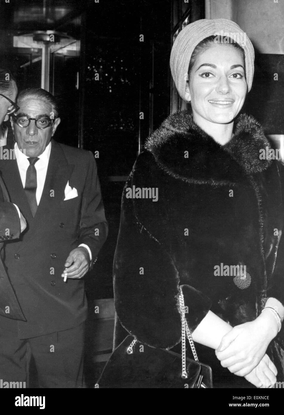 La chanteuse d'opéra Maria Callas et Aristote Onassis mari quitter Banque D'Images