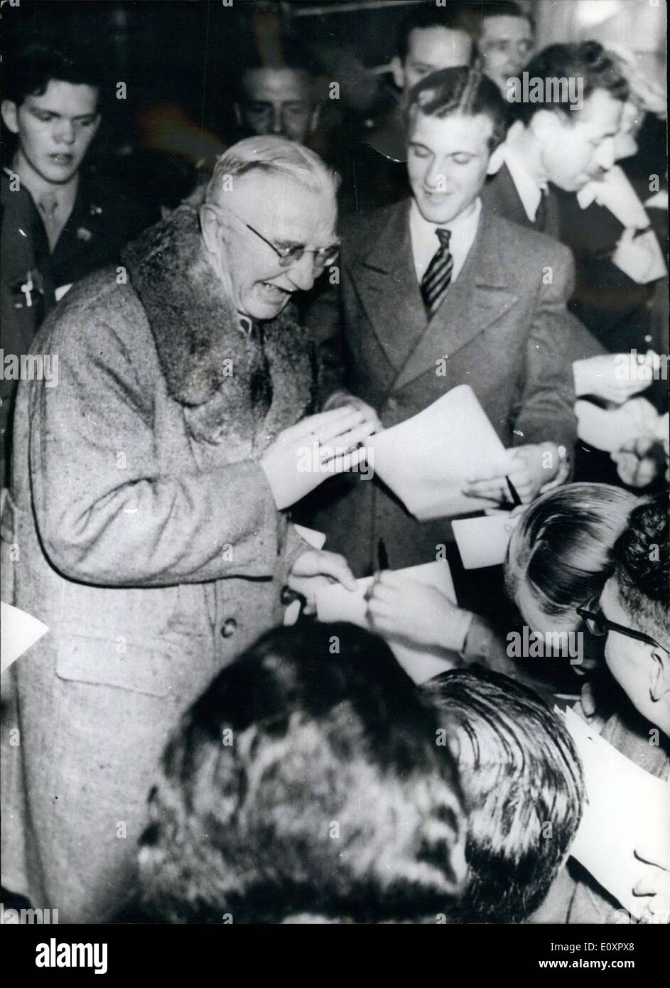 08 août, 1967 - Sur la photo est le Dr Hjalmar Schacht en 1946 après son acquittement au procès de Nuremberg. Février 1917 : les déserteurs armés, les travailleurs et les femmes à Petrograd Banque D'Images