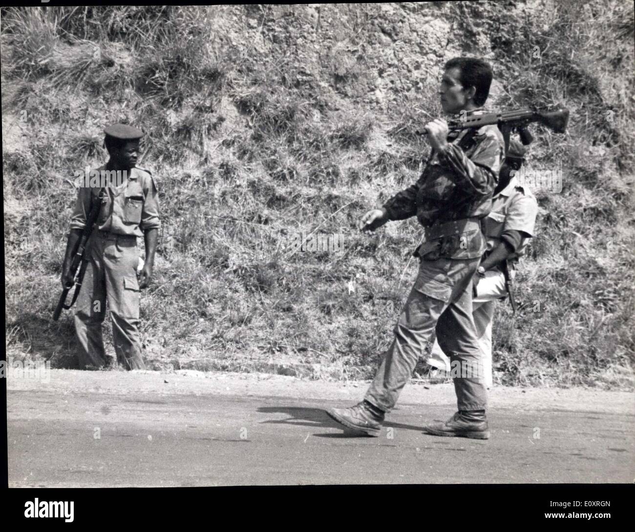 Le 11 août 1967 - mercenaires blancs et gendarmes katangais de patrouiller dans la ville de Bukavu, garde-le dans la mesure du possible l'attaque par des soldats de la Président congolais Mobutu. Banque D'Images