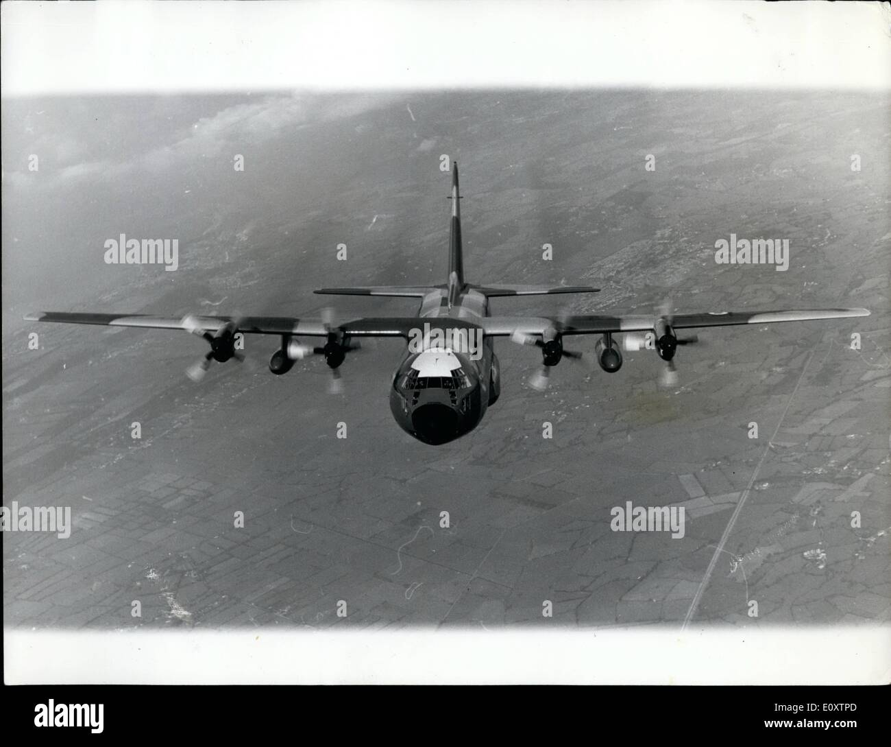 Septembre 09, 1967 - Hercules entre dans la R.A.F. Service de l'escadron : le premier escadron de commandement du soutien aérien R.a.f de voler l'Hercules C.Mk.1 aéronefs - n°36 - nouveau a été formé à Lyneham, R.A.F se flétrit. Il est commandé par le lieutenant J.D. à jouer. Introduction de l'Hercules - 66 ont été commandés pour la R.A.F.- permettront d'accroître sensiblement la capacité de l'appui aérien tactique de conman vigueur. Une grande partie de il tactivcal Avicenne dans la commande de travail. Une grande partie de l'avaoncis dans le Hercules est de la conception et de la fabrication. La photo montre un air - à - la photographie de l'un d'un avion Hercules. Banque D'Images