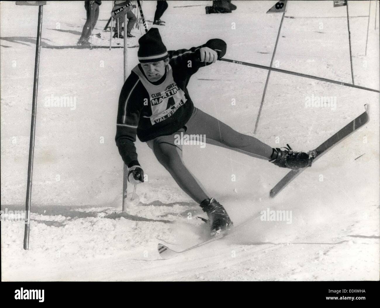 Le 16 décembre 1967 - Jean-Claude Killy perd force obligatoire pour la course au cours de ski gauche Banque D'Images