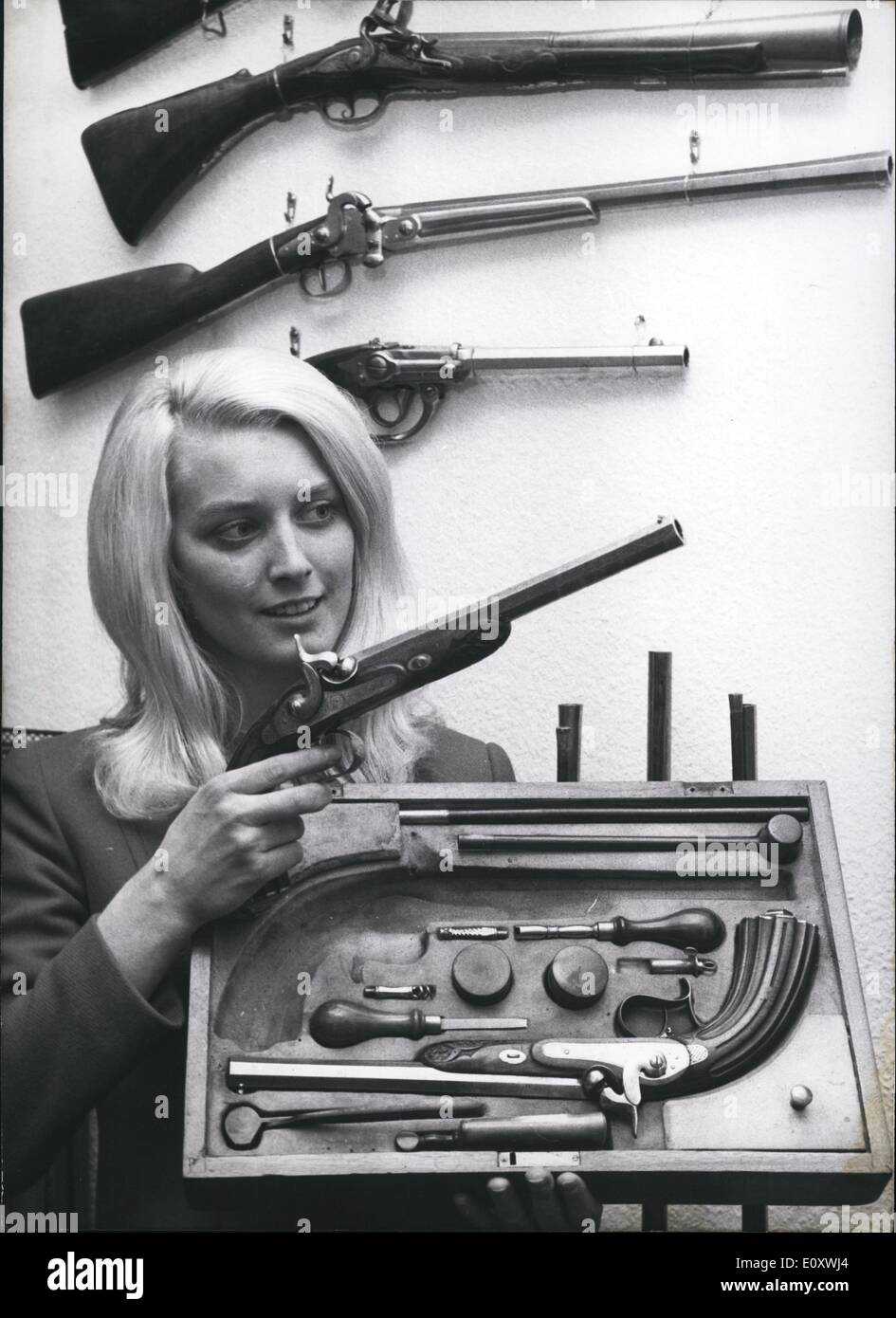 12 déc., 1967 - Sur la photo est un précieux museau-chargeur, l'un d'une paire de pistolets de duel. Ils proviennent de la collection de Ludwig Banque D'Images