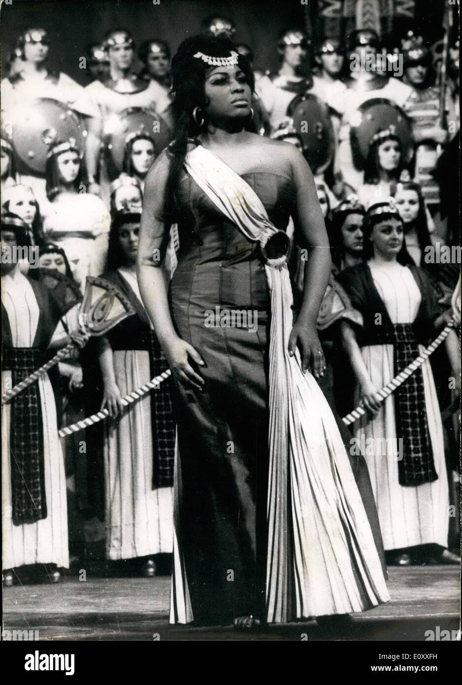 01 janvier 1968 - a rencontré la chanteuse Star dans ''Aida'' à l'Opéra de Paris : Leontine Price, la célèbre chanteuse noire de la Metro Politan opéra, Banque D'Images