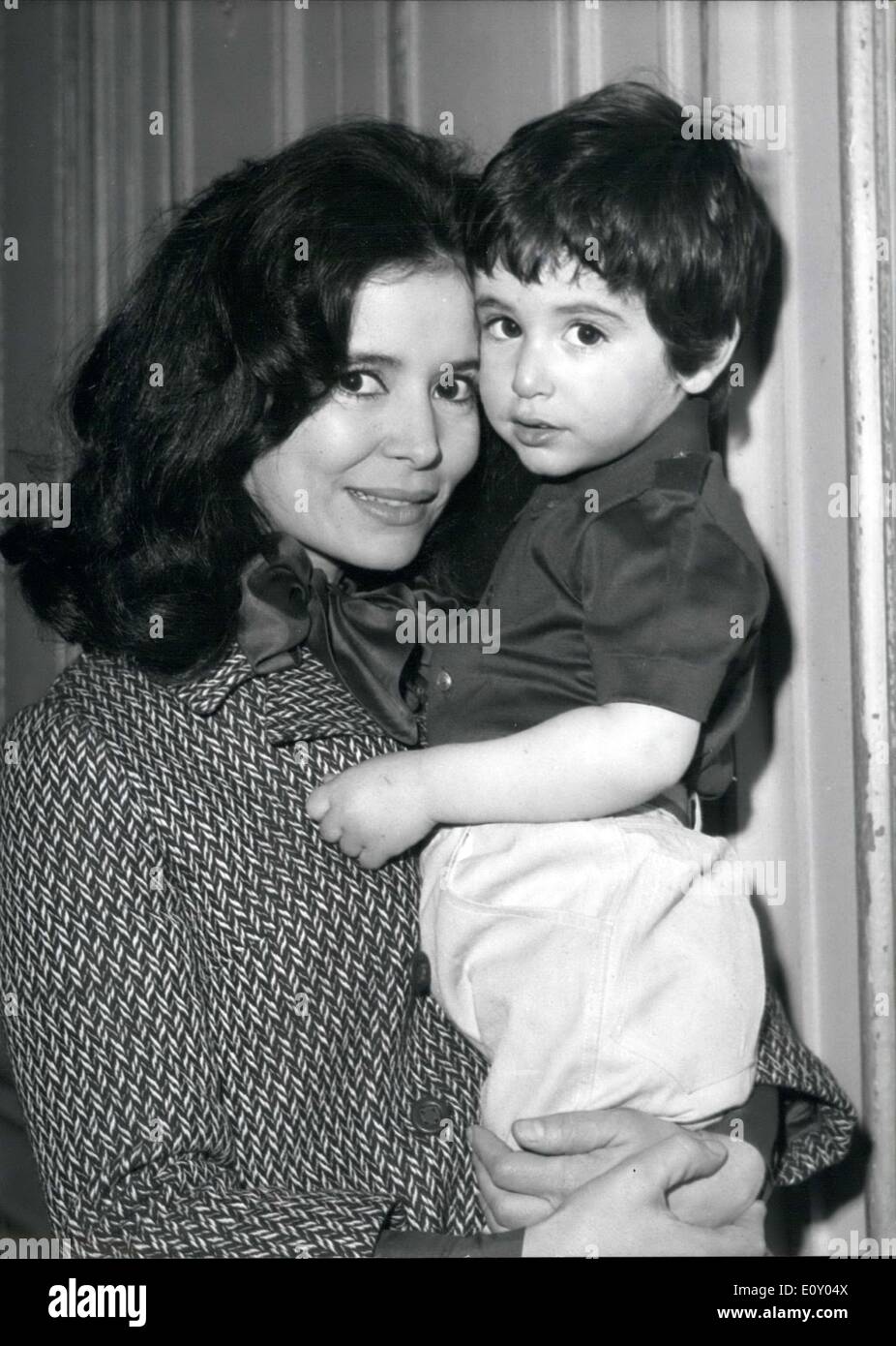 Marie Josée Nat Et Ses Fils Avril 22, 1968 - Marie-José Nat, la célèbre comédienne française la