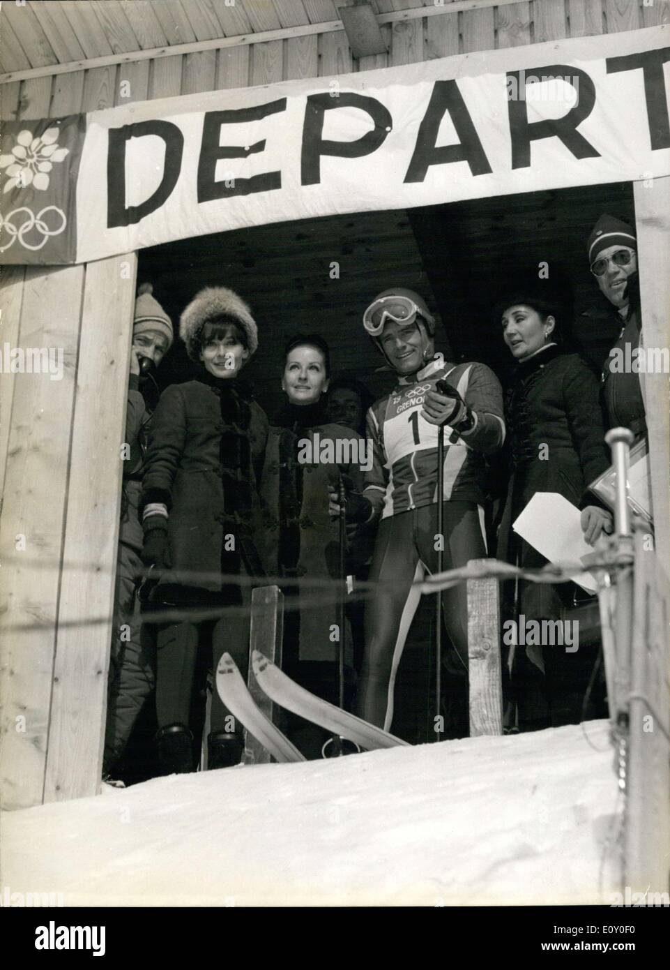 05 février 1968 - De gauche à droite : Audrey Hepburn, la Comtesse de Ribes, Jean-Claude Killy, Yul Brynner et sa femme.  : Banque D'Images