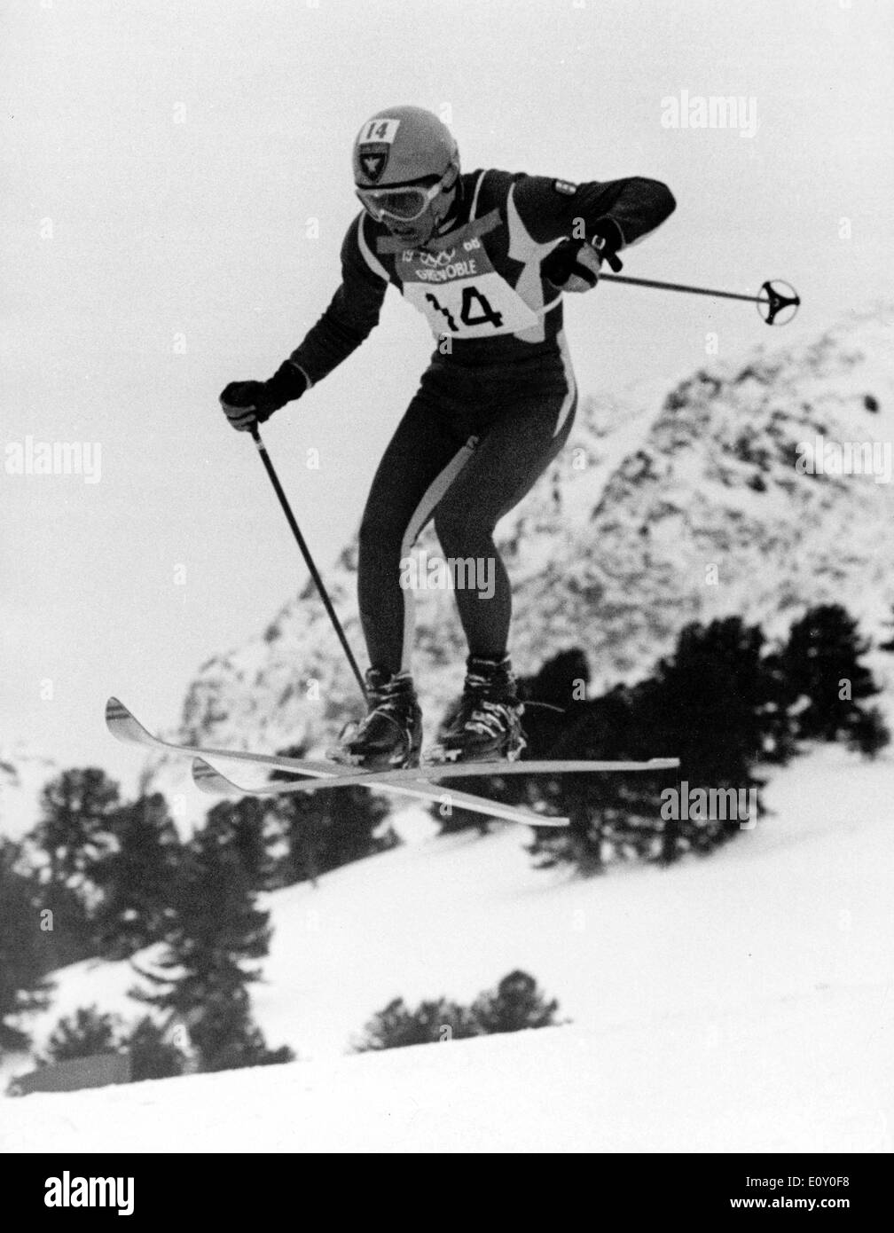 Feb 06, 1968 ; Grenoble, France ; (Photo) Le skieur français Jean-Claude Killy remportant la médaille d'or aux Jeux olympiques d'hiver. Banque D'Images