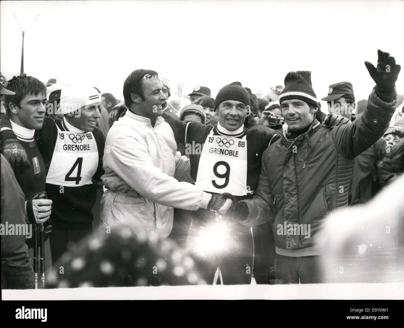 18 février 1968 - Autrichiens Matt, Huber, ancien champion Tony Sailer, Karl Schranz et Jean Claude Killy Banque D'Images